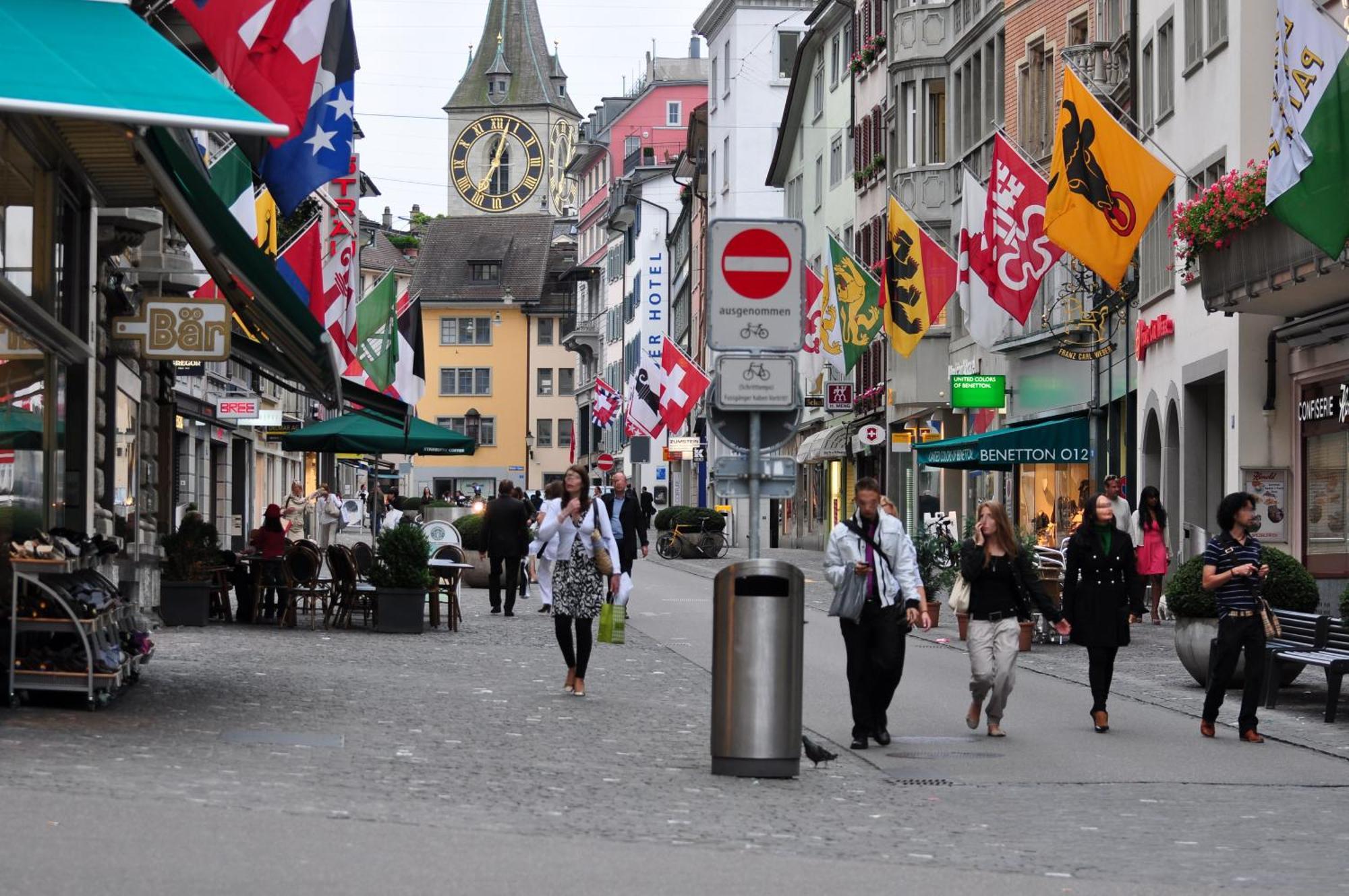 Pedestrian Area Close To Bahnhofstrasse Zúrich Exterior foto